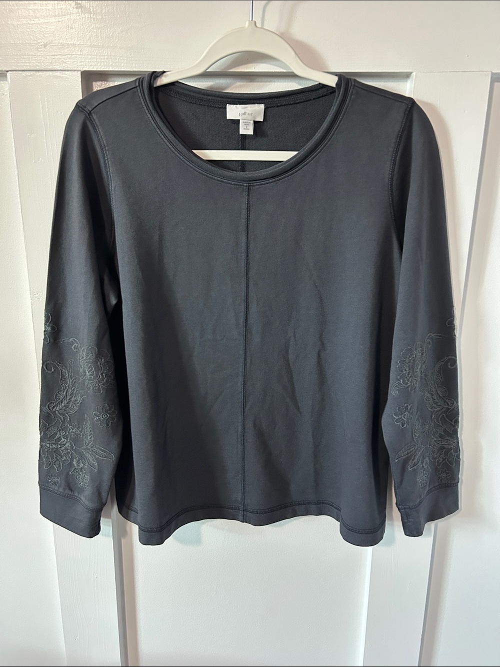 J. Jill Fit Charcoal Gray Long Sleeve Crewneck Floral Sleeve Embroidery Petite S